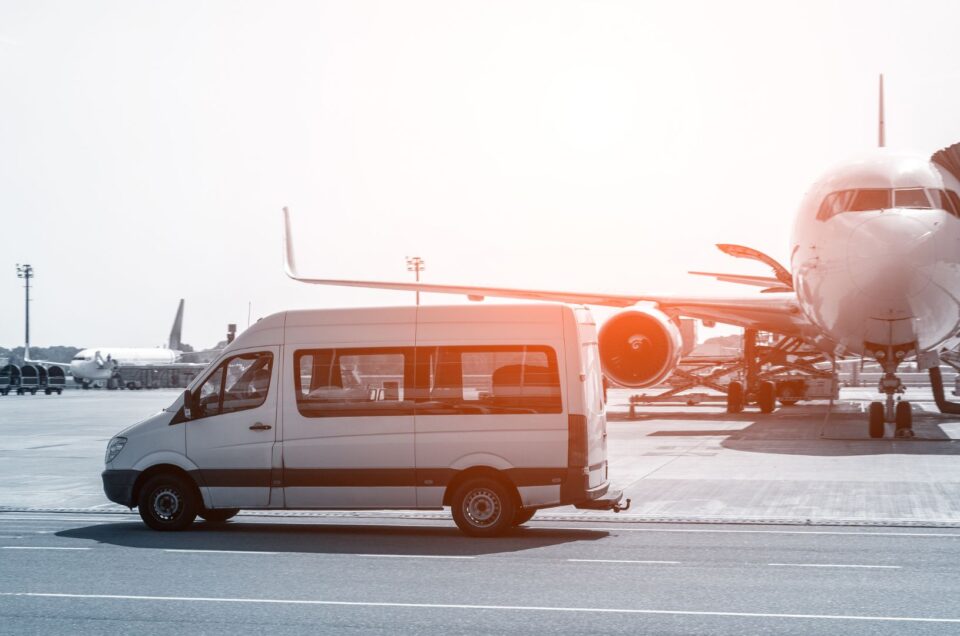 Автобус чи літак: що обрати для подорожі в Європу у 2026 році?