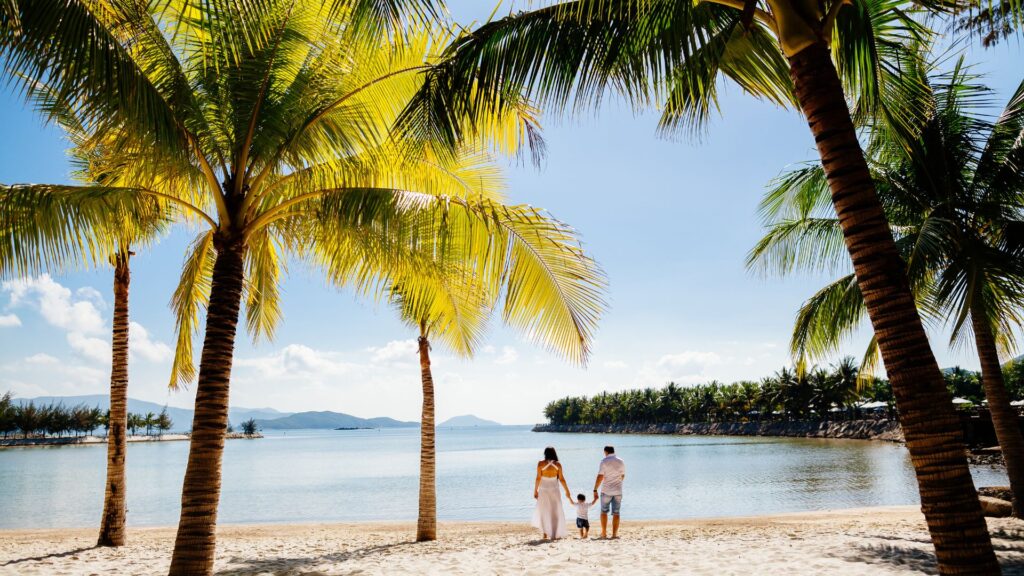 Що взяти з собою у відпустку закордон: універсальний чек-лист туриста у 2026 році